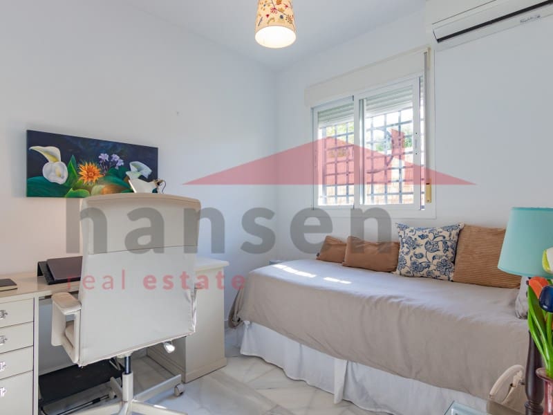 2 soverom Leilighet til salgs i Caleta de Velez med svømmebasseng garasje - € 339 000 (Ref: 9324270)