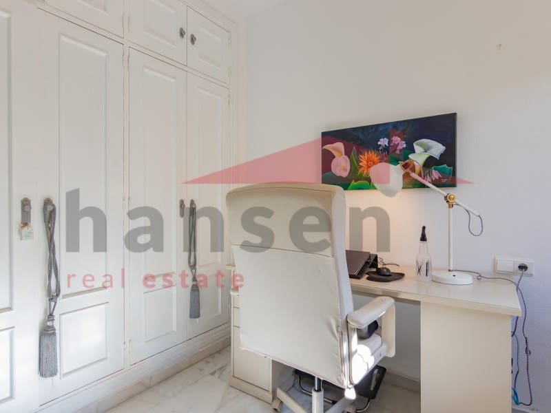 2 soverom Leilighet til salgs i Caleta de Velez med svømmebasseng garasje - € 339 000 (Ref: 9324270)