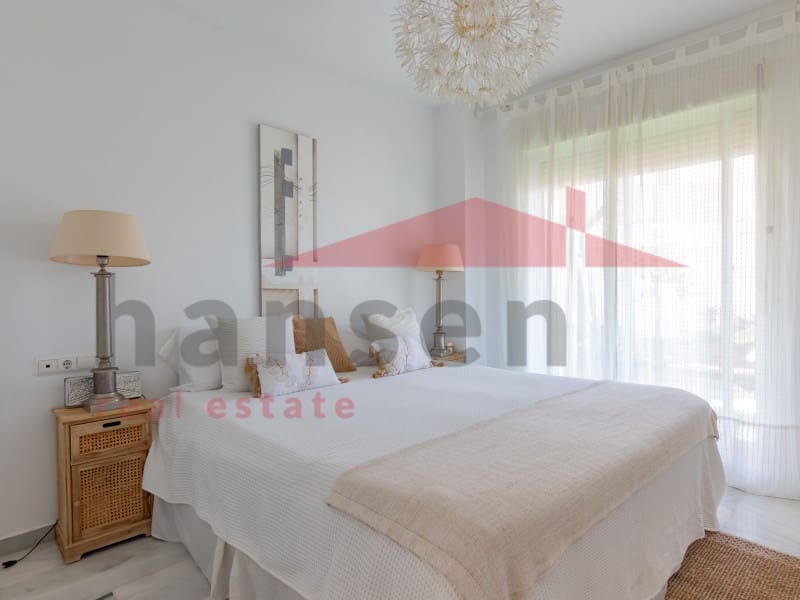 2 soverom Leilighet til salgs i Caleta de Velez med svømmebasseng garasje - € 339 000 (Ref: 9324270)