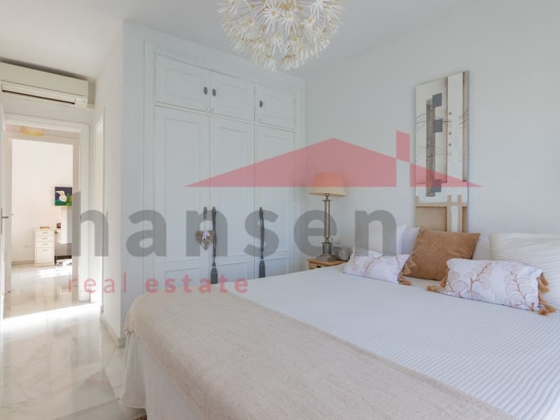 2 soverom Leilighet til salgs i Caleta de Velez med svømmebasseng garasje - € 339 000 (Ref: 9324270)