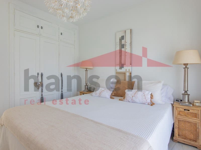 2 soverom Leilighet til salgs i Caleta de Velez med svømmebasseng garasje - € 339 000 (Ref: 9324270)