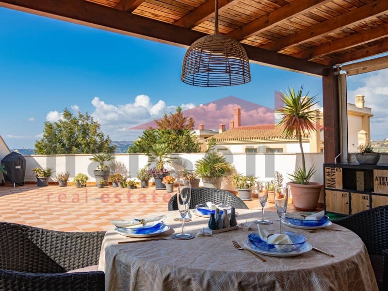 2 soverom Leilighet til salgs i Caleta de Velez med svømmebasseng garasje - € 339 000 (Ref: 9324270)