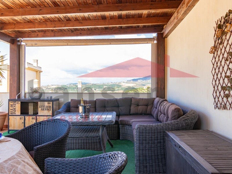 2 soverom Leilighet til salgs i Caleta de Velez med svømmebasseng garasje - € 339 000 (Ref: 9324270)