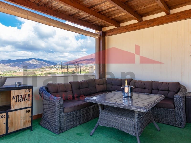 2 soverom Leilighet til salgs i Caleta de Velez med svømmebasseng garasje - € 339 000 (Ref: 9324270)