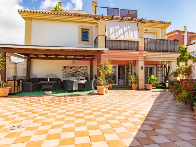 2 soverom Leilighet til salgs i Caleta de Velez med svømmebasseng garasje - € 339 000 (Ref: 9324270)