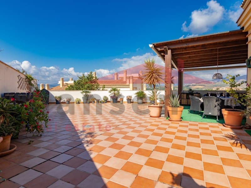 2 soverom Leilighet til salgs i Caleta de Velez med svømmebasseng garasje - € 339 000 (Ref: 9324270)