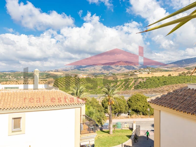 2 soverom Leilighet til salgs i Caleta de Velez med svømmebasseng garasje - € 339 000 (Ref: 9324270)