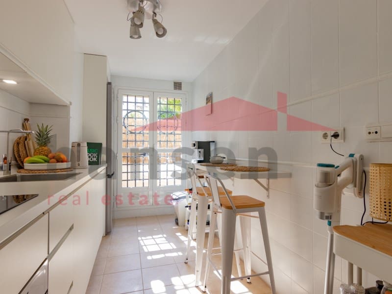 2 soverom Leilighet til salgs i Caleta de Velez med svømmebasseng garasje - € 339 000 (Ref: 9324270)