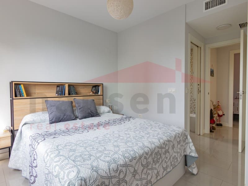 2 sovrum Lägenhet att hyra i Torre del Mar med pool garage - 1 000 € (Ref: 9372142)