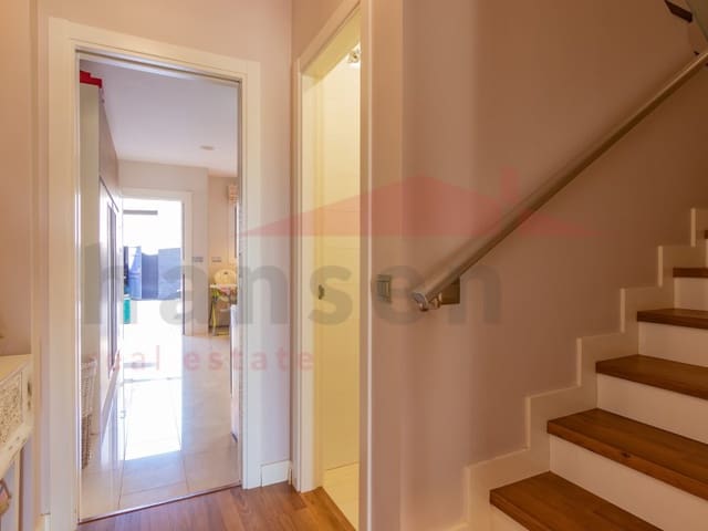 Casa de 3 habitaciones en Torre del Mar, Vélez-Málaga en venta - 620.000 € (Ref: 9416129)