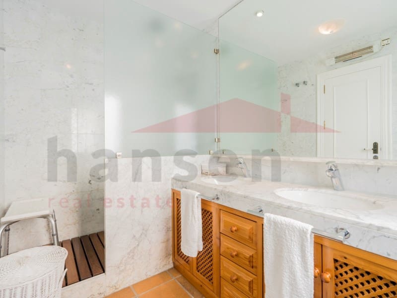 9 soverom Villa til salgs i Torre de Benagalbon med svømmebasseng garasje - € 2 450 000 (Ref: 9488450)