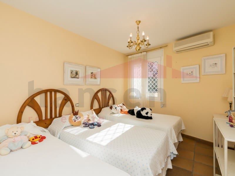 9 soverom Villa til salgs i Torre de Benagalbon med svømmebasseng garasje - € 2 450 000 (Ref: 9488450)