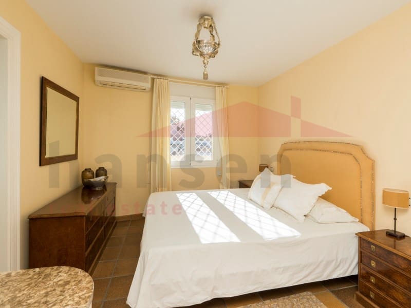 9 soverom Villa til salgs i Torre de Benagalbon med svømmebasseng garasje - € 2 450 000 (Ref: 9488450)