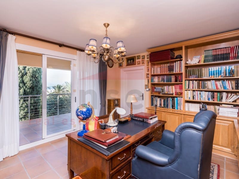 9 soverom Villa til salgs i Torre de Benagalbon med svømmebasseng garasje - € 2 450 000 (Ref: 9488450)