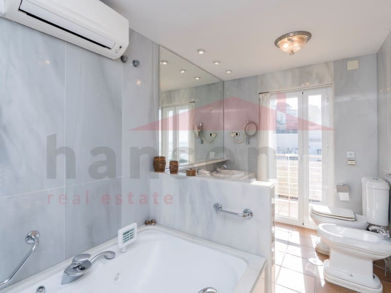 9 soverom Villa til salgs i Torre de Benagalbon med svømmebasseng garasje - € 2 450 000 (Ref: 9488450)