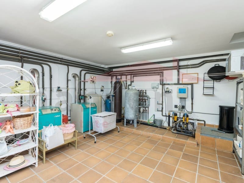 9 soverom Villa til salgs i Torre de Benagalbon med svømmebasseng garasje - € 2 450 000 (Ref: 9488450)