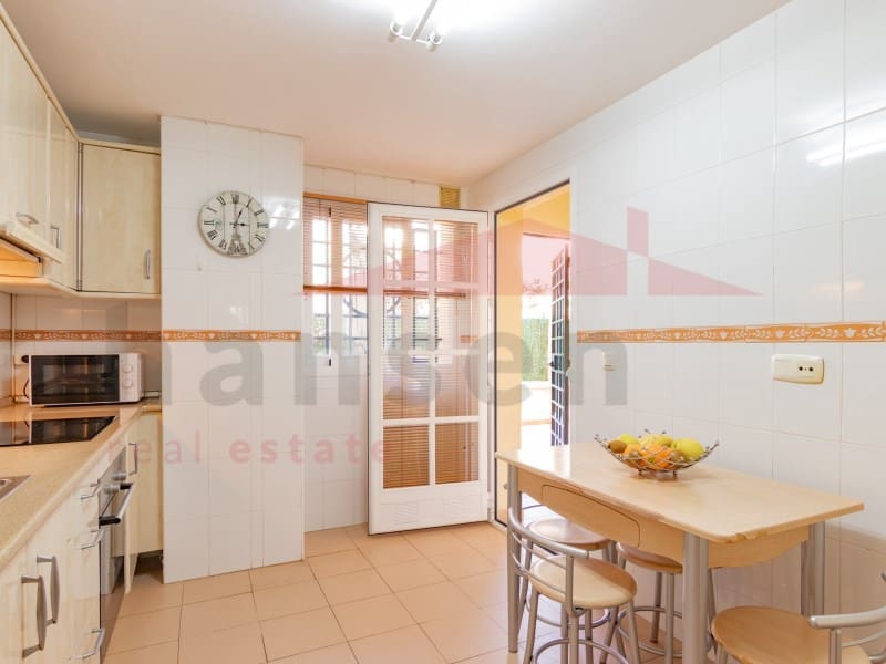 3 bedroom Flat for sale in Caleta de Velez with garage - € 359,000 (Ref: 9528113)