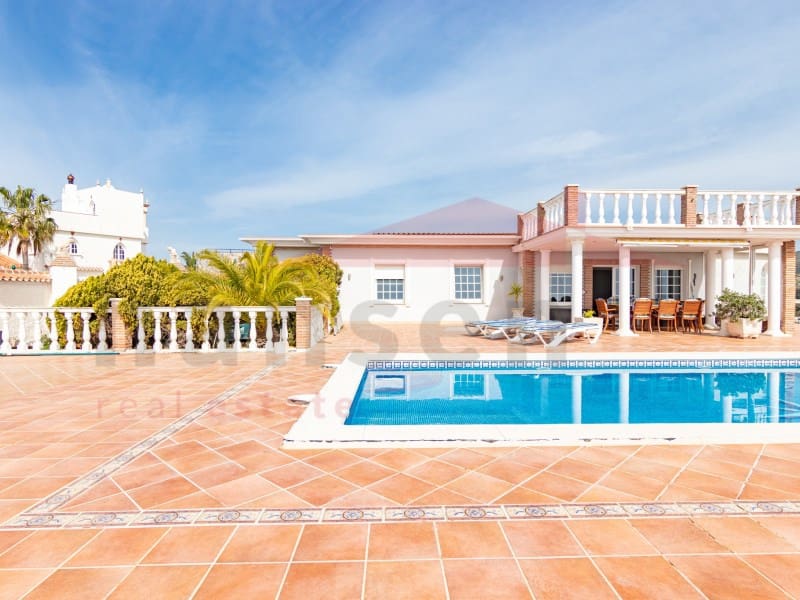 5 Zimmer Villa zu verkaufen in Benajarafe mit Pool - 955.000 € (Ref: 9704898)