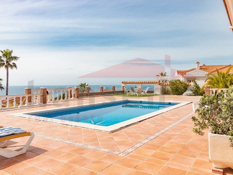 5 Zimmer Villa zu verkaufen in Benajarafe mit Pool - 955.000 € (Ref: 9704898)