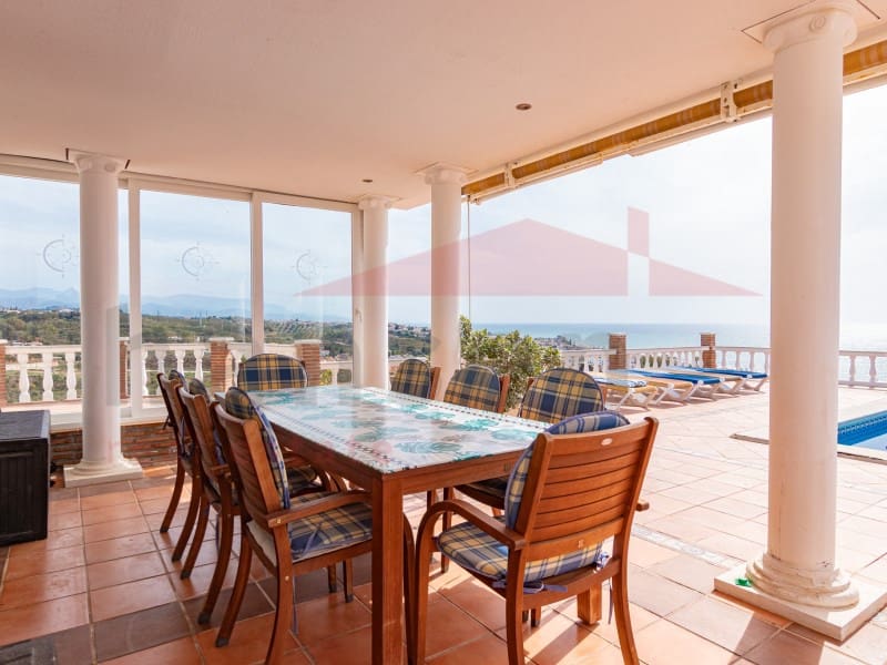 5 Zimmer Villa zu verkaufen in Benajarafe mit Pool - 955.000 € (Ref: 9704898)