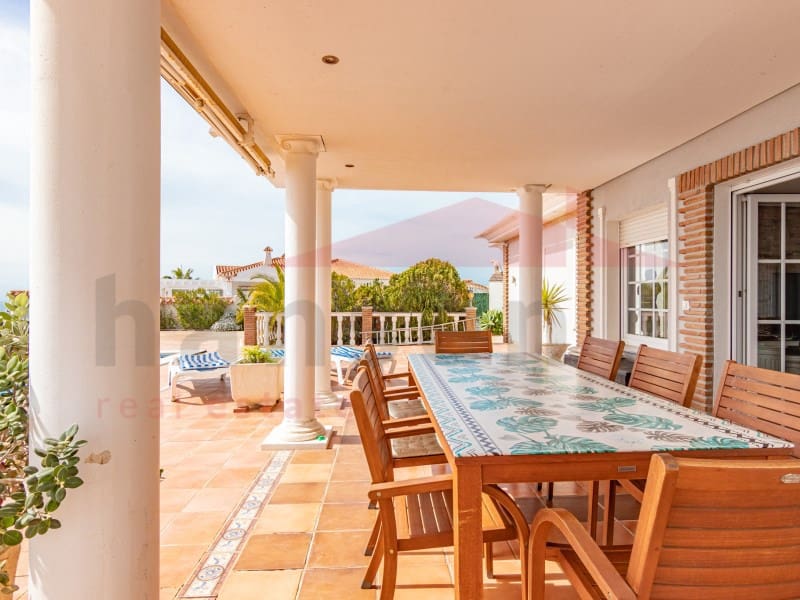 5 Zimmer Villa zu verkaufen in Benajarafe mit Pool - 955.000 € (Ref: 9704898)