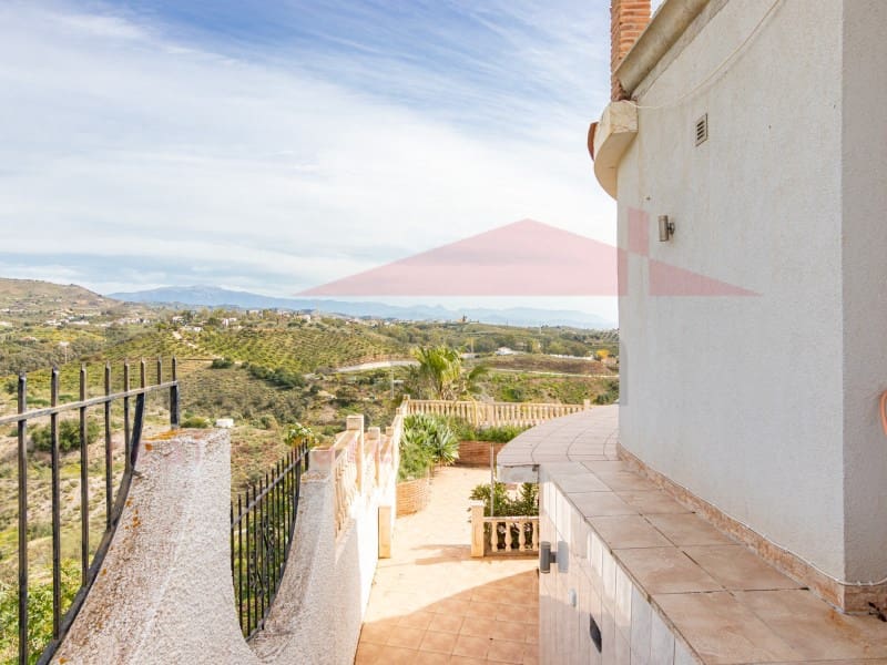 5 Zimmer Villa zu verkaufen in Benajarafe mit Pool - 955.000 € (Ref: 9704898)