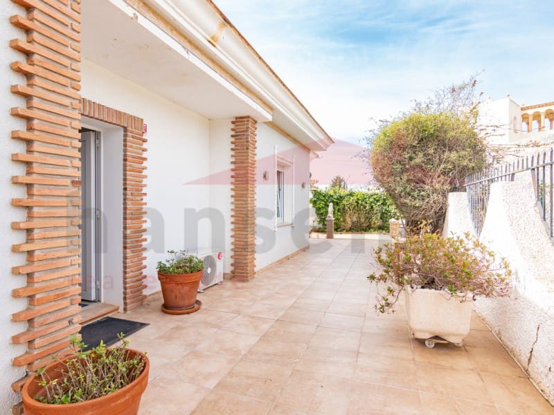 5 Zimmer Villa zu verkaufen in Benajarafe mit Pool - 955.000 € (Ref: 9704898)