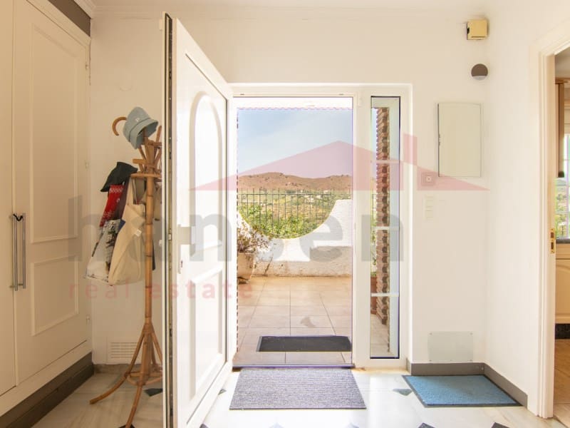 5 Zimmer Villa zu verkaufen in Benajarafe mit Pool - 955.000 € (Ref: 9704898)