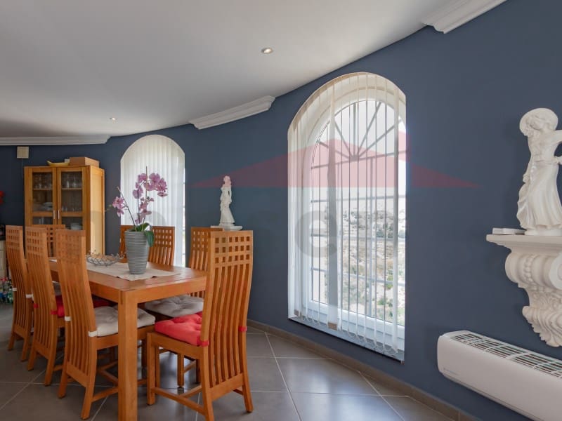 5 Zimmer Villa zu verkaufen in Benajarafe mit Pool - 955.000 € (Ref: 9704898)