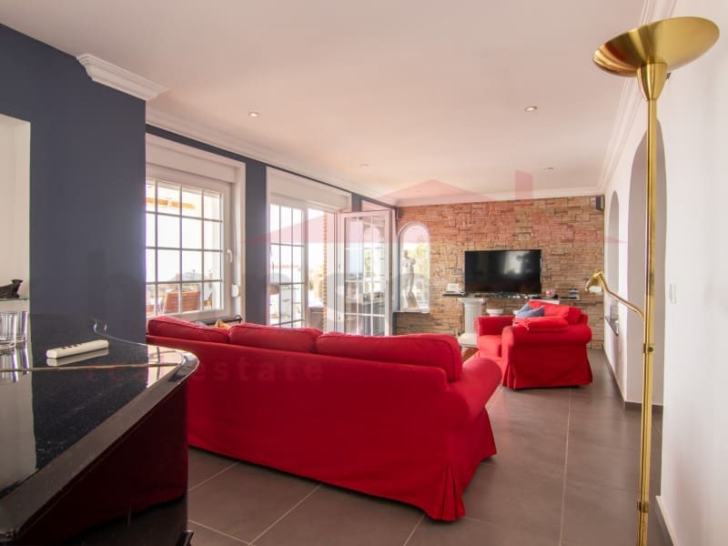 5 Zimmer Villa zu verkaufen in Benajarafe mit Pool - 955.000 € (Ref: 9704898)