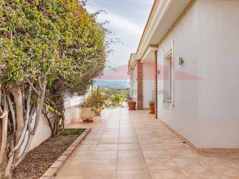 5 Zimmer Villa zu verkaufen in Benajarafe mit Pool - 955.000 € (Ref: 9704898)