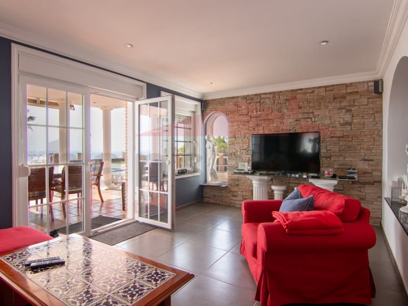 5 Zimmer Villa zu verkaufen in Benajarafe mit Pool - 955.000 € (Ref: 9704898)