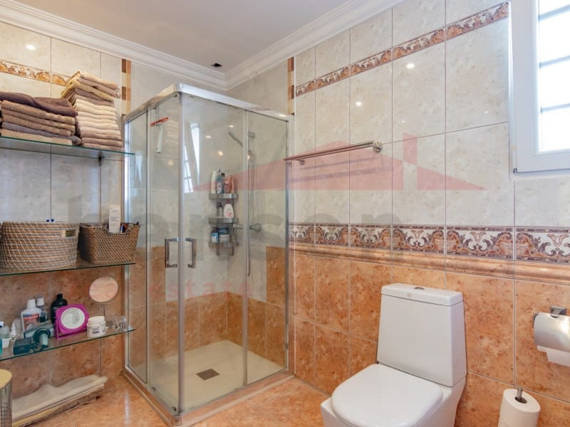 5 Zimmer Villa zu verkaufen in Benajarafe mit Pool - 955.000 € (Ref: 9704898)