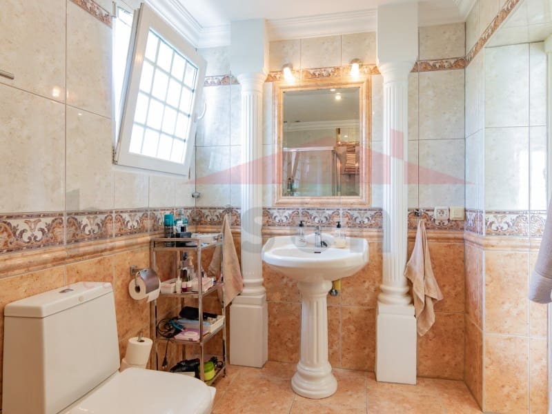 5 Zimmer Villa zu verkaufen in Benajarafe mit Pool - 955.000 € (Ref: 9704898)