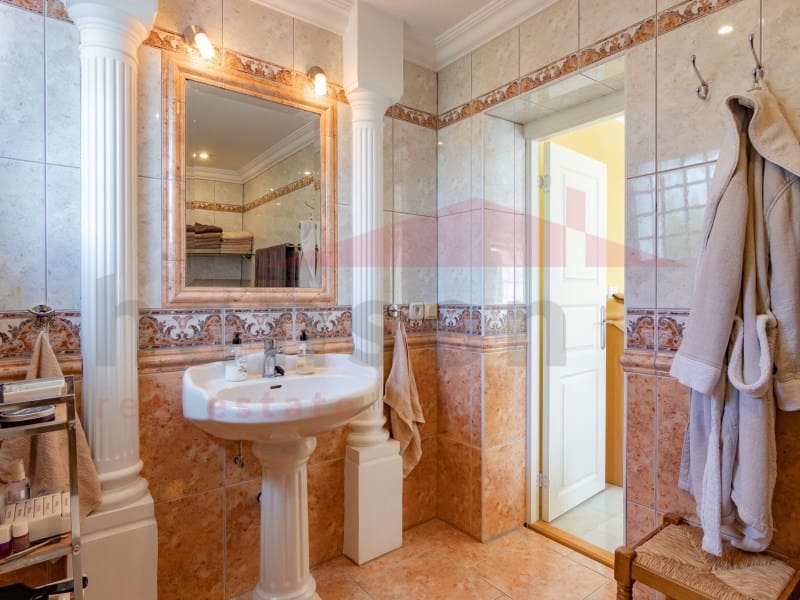 5 Zimmer Villa zu verkaufen in Benajarafe mit Pool - 955.000 € (Ref: 9704898)