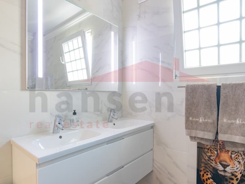 5 Zimmer Villa zu verkaufen in Benajarafe mit Pool - 955.000 € (Ref: 9704898)