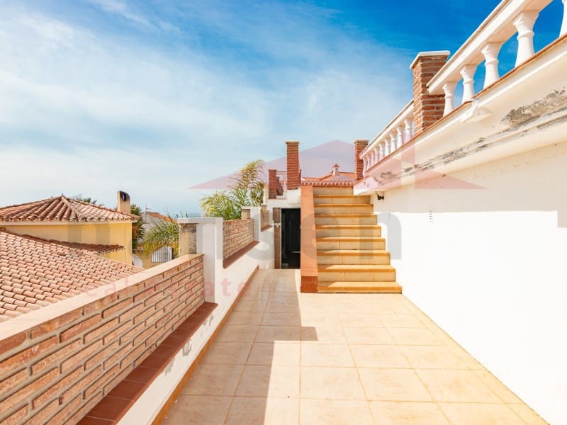 5 Zimmer Villa zu verkaufen in Benajarafe mit Pool - 955.000 € (Ref: 9704898)