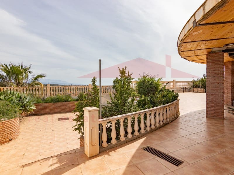 5 Zimmer Villa zu verkaufen in Benajarafe mit Pool - 955.000 € (Ref: 9704898)