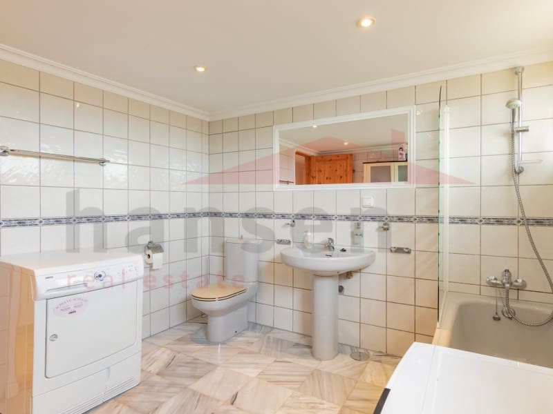 5 Zimmer Villa zu verkaufen in Benajarafe mit Pool - 955.000 € (Ref: 9704898)