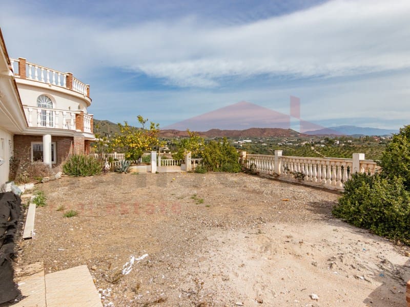 5 Zimmer Villa zu verkaufen in Benajarafe mit Pool - 955.000 € (Ref: 9704898)