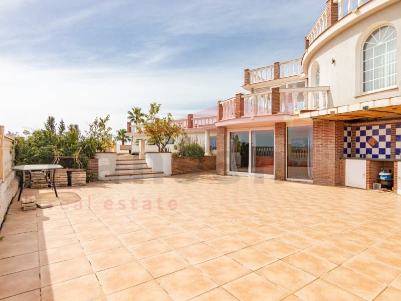 5 Zimmer Villa zu verkaufen in Benajarafe mit Pool - 955.000 € (Ref: 9704898)