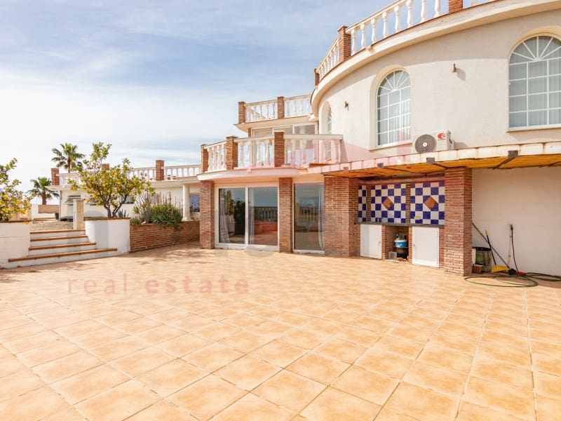 5 Zimmer Villa zu verkaufen in Benajarafe mit Pool - 955.000 € (Ref: 9704898)