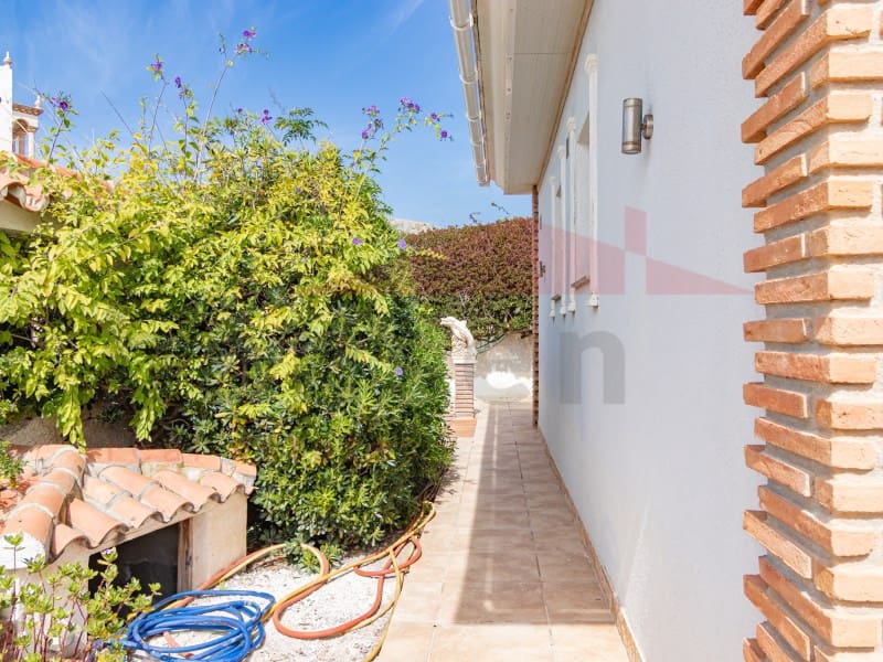 5 Zimmer Villa zu verkaufen in Benajarafe mit Pool - 955.000 € (Ref: 9704898)