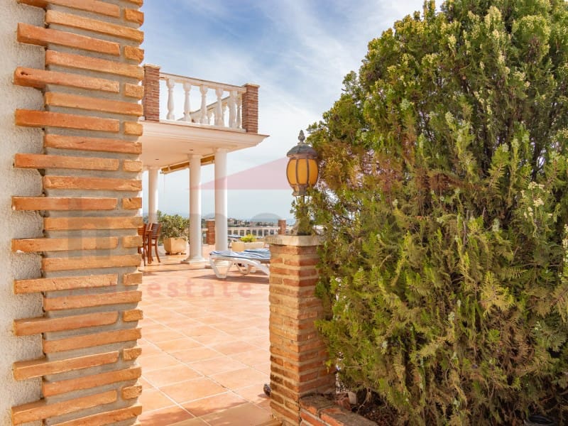 5 Zimmer Villa zu verkaufen in Benajarafe mit Pool - 955.000 € (Ref: 9704898)