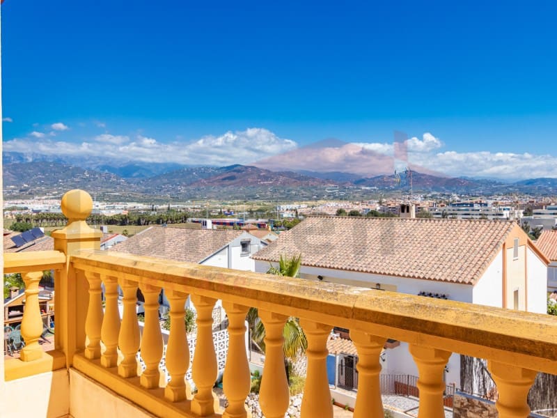 3 soverom Villa til salgs i Torre del Mar med svømmebasseng - € 630 000 (Ref: 9751839)