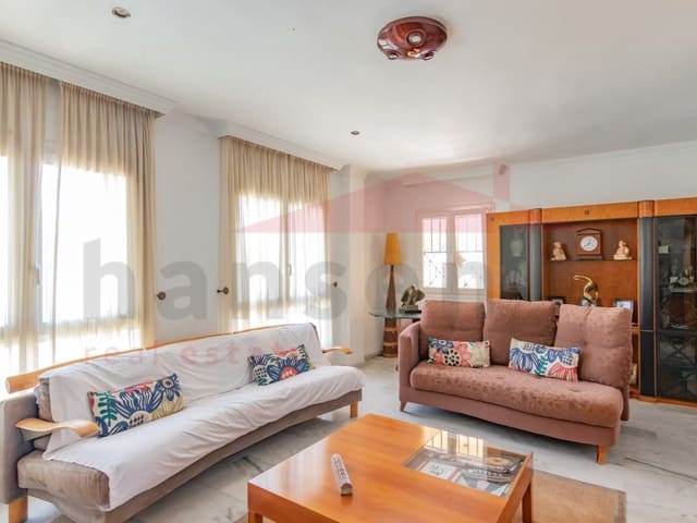Chalet de 3 habitaciones en Torre del Mar, Vélez-Málaga en venta con piscina - 650.000 € (Ref: 9751839)