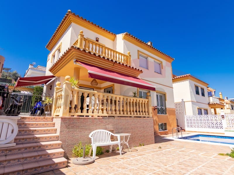 3 soverom Villa til salgs i Torre del Mar med svømmebasseng - € 630 000 (Ref: 9751839)