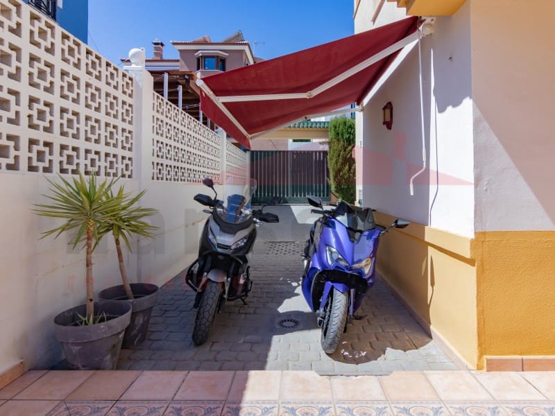 3 soverom Villa til salgs i Torre del Mar med svømmebasseng - € 630 000 (Ref: 9751839)