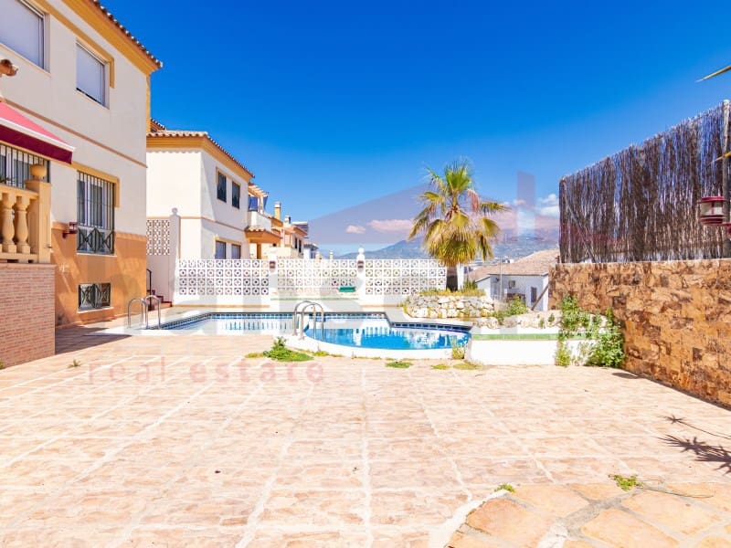 3 soverom Villa til salgs i Torre del Mar med svømmebasseng - € 630 000 (Ref: 9751839)