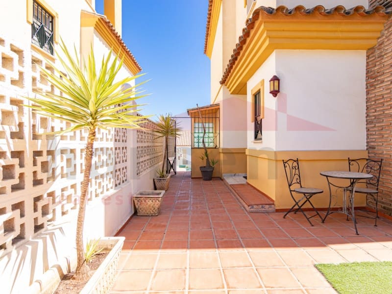 3 soverom Villa til salgs i Torre del Mar med svømmebasseng - € 630 000 (Ref: 9751839)